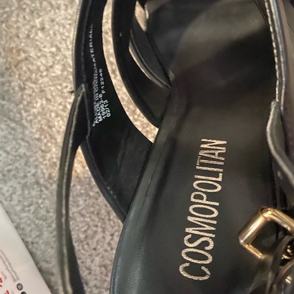 Cosmopolitan wedges with flower design. Size 8 - Picture 3 of 6